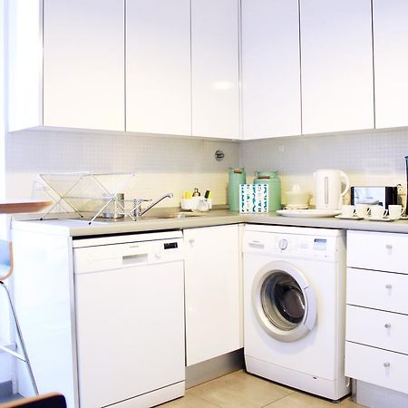 Joivy Modern 1-Bed Apt With Terrace, Moments From Sao Bento Palace ลิสบอน ภายนอก รูปภาพ