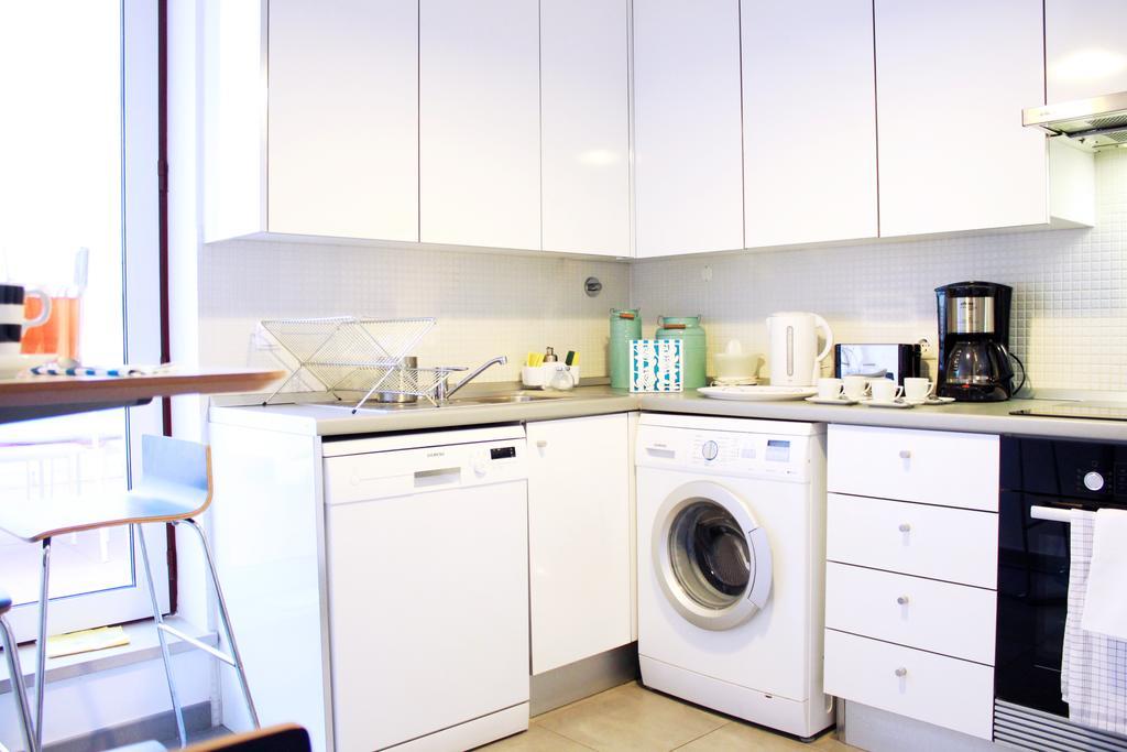 Joivy Modern 1-Bed Apt With Terrace, Moments From Sao Bento Palace ลิสบอน ภายนอก รูปภาพ