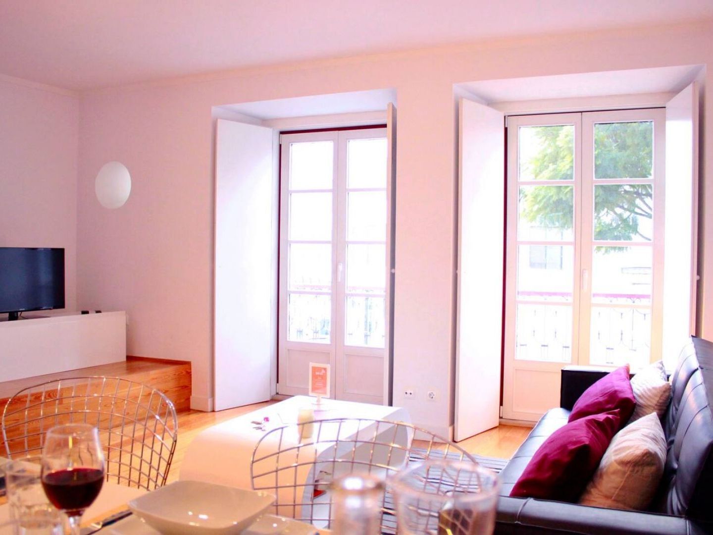 Joivy Modern 1-Bed Apt With Terrace, Moments From Sao Bento Palace ลิสบอน ภายนอก รูปภาพ