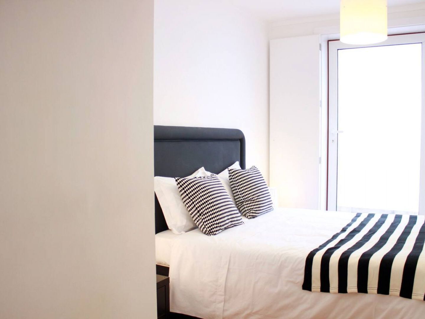Joivy Modern 1-Bed Apt With Terrace, Moments From Sao Bento Palace ลิสบอน ภายนอก รูปภาพ